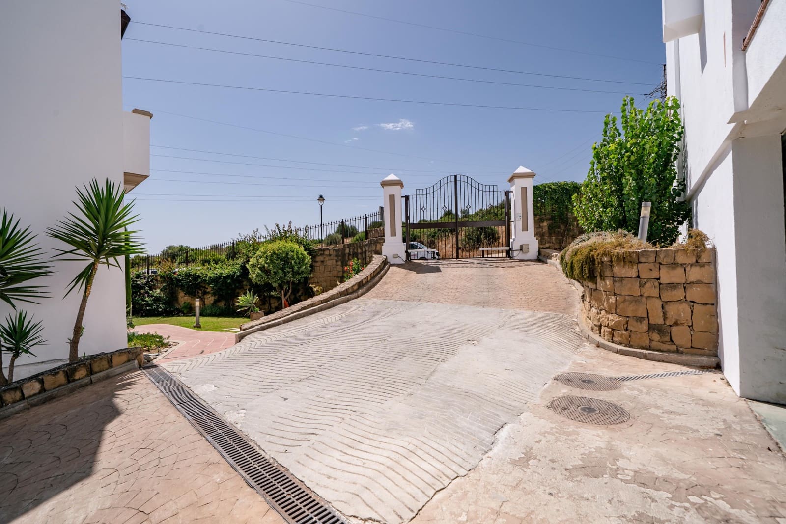 3 bedroom Terraced Villa for sale in Estepona with pool - € 525,000 (Ref: 10076630)