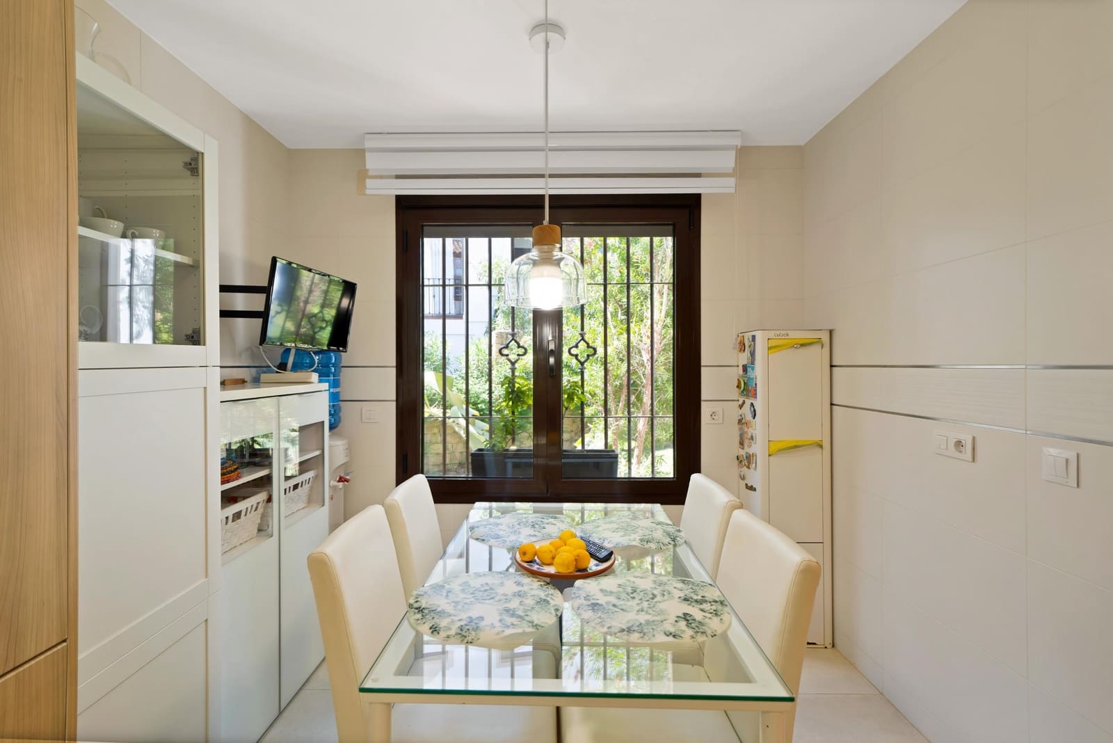 3 sovrum Radhus till salu i Estepona med pool garage - 525 000 € (Ref: 10076630)