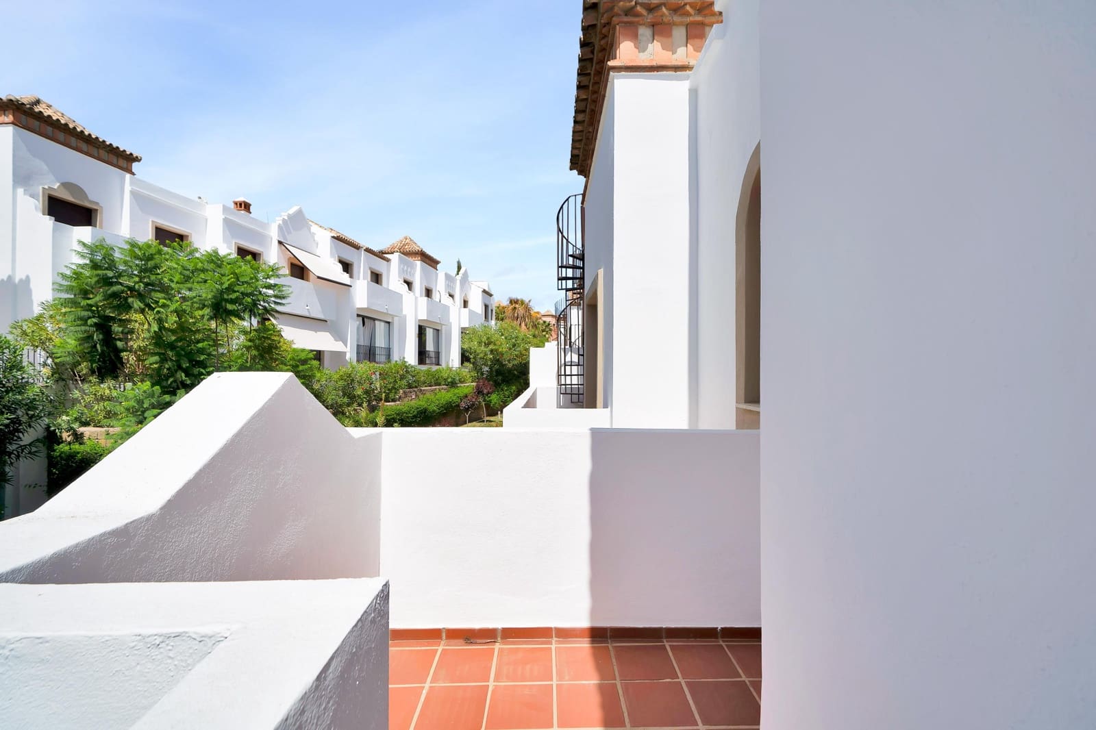 3 sovrum Radhus till salu i Estepona med pool garage - 525 000 € (Ref: 10076630)