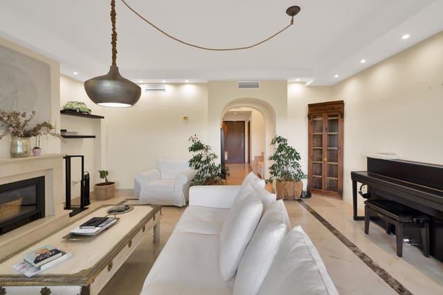 3 sovrum Radhus till salu i Valle Romano Golf, Estepona med pool garage - 525 000 € (Ref: 10076630)