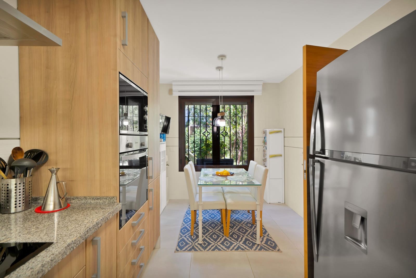 3 sovrum Radhus till salu i Estepona med pool garage - 525 000 € (Ref: 10076630)