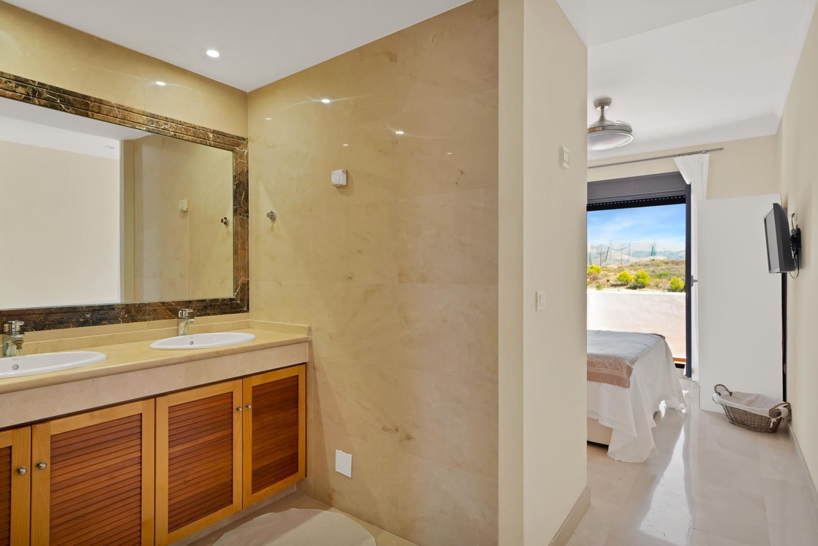 3 sovrum Radhus till salu i Estepona med pool garage - 525 000 € (Ref: 10076630)