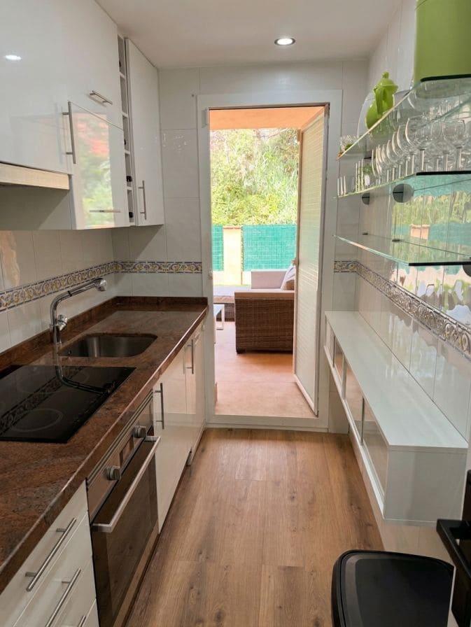 2 soveværelse Lejlighed til leje i Marbella med swimmingpool garage - € 1.800 (Ref: 10076631)