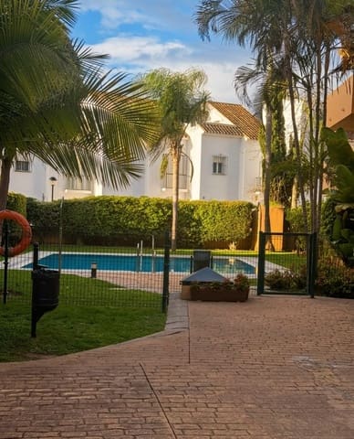 2 soveværelse Lejlighed til leje i Santa Clara, Marbella med swimmingpool garage - € 1.800 (Ref: 10076631)