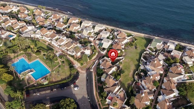 3 Zimmer Doppelhaus zu verkaufen in Bahía Dorada, Estepona mit Garage - 657.000 € (Ref: 10081133)