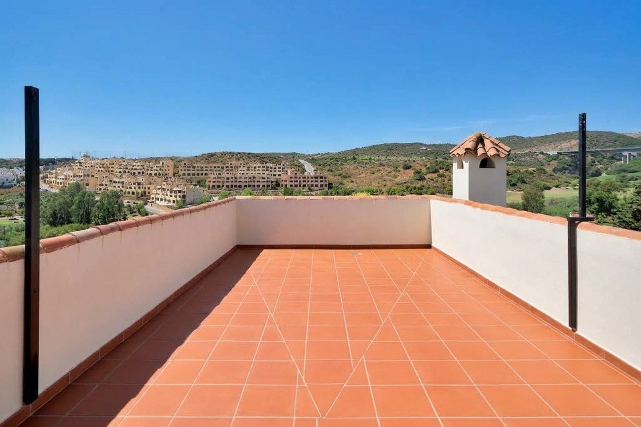 3 slaapkamer Villa te huur in Estepona met zwembad garage - € 5.000 (Ref: 10094560)