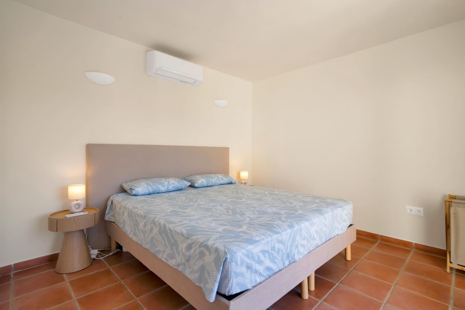 3 slaapkamer Villa te huur in Estepona met zwembad garage - € 5.000 (Ref: 10094560)