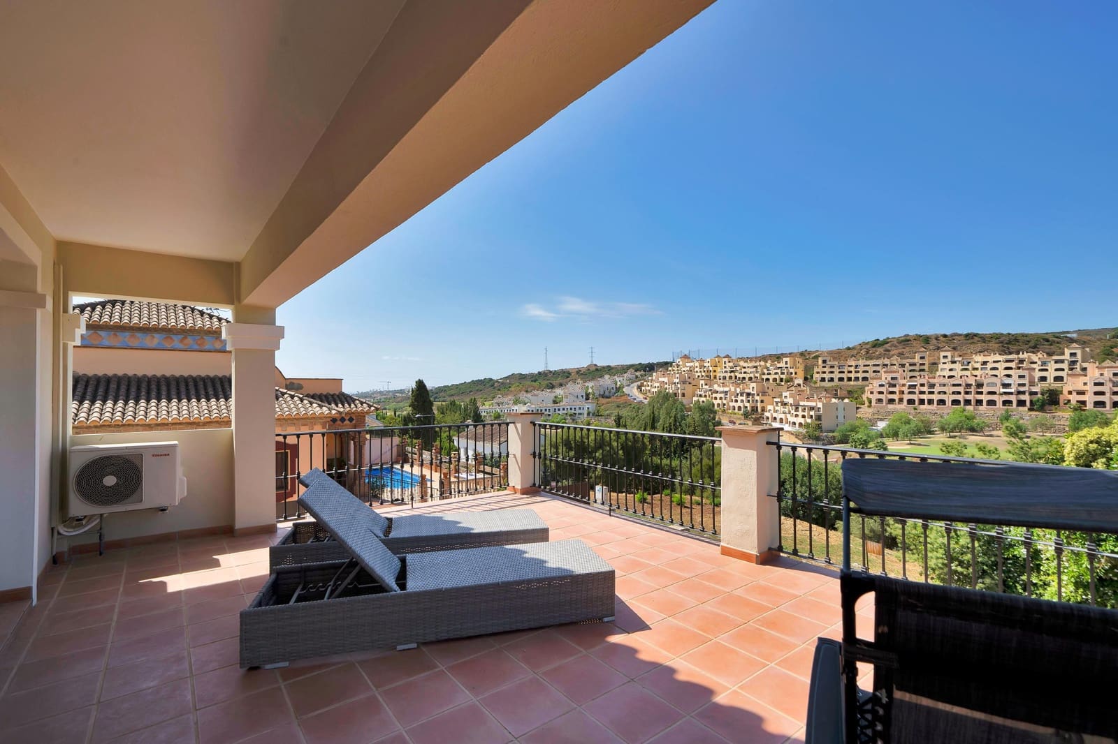 3 slaapkamer Villa te huur in Estepona met zwembad garage - € 5.000 (Ref: 10094560)