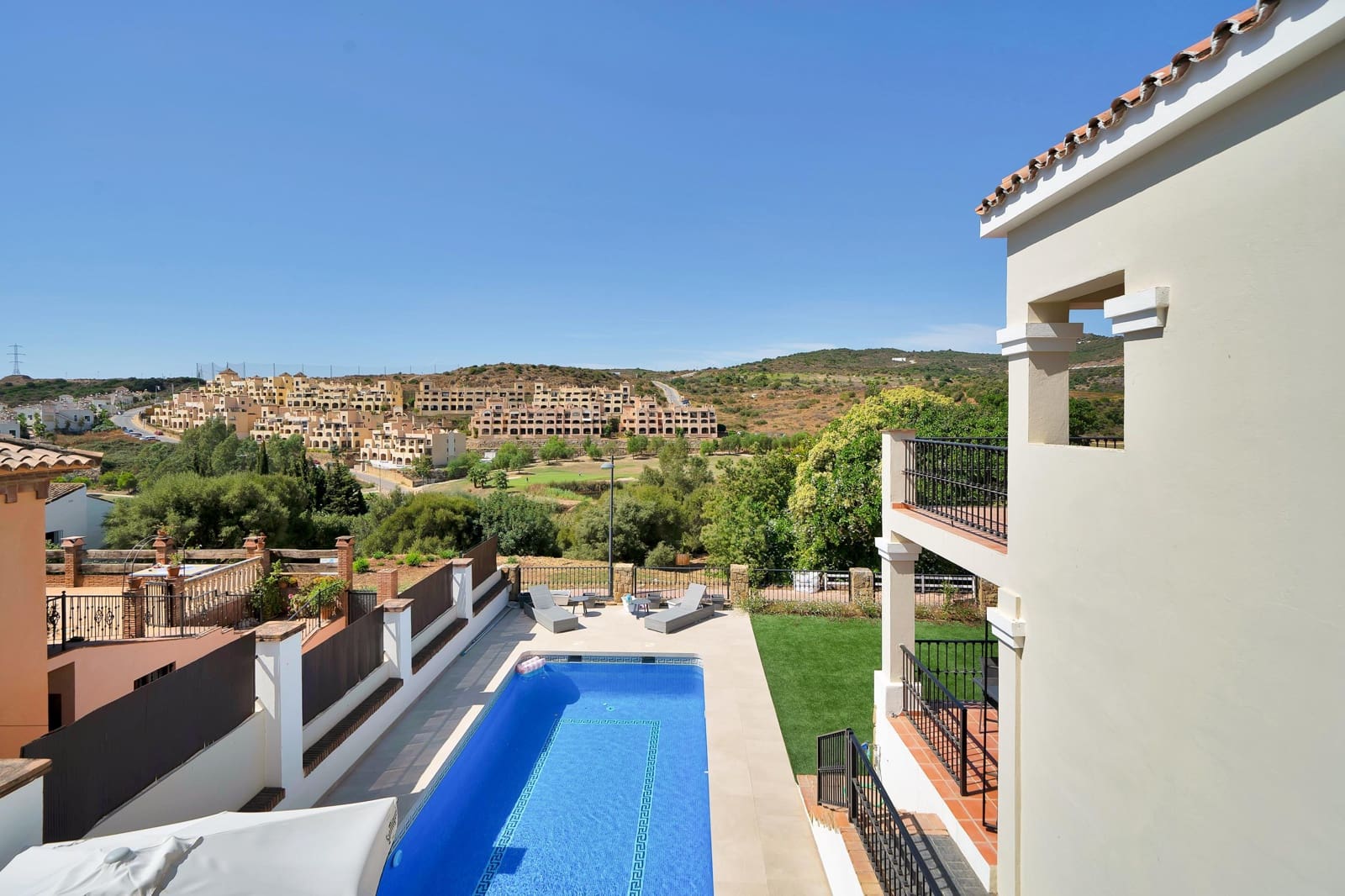 3 bedroom Villa for rent in Estepona with pool garage - € 5,000 (Ref: 10094560)