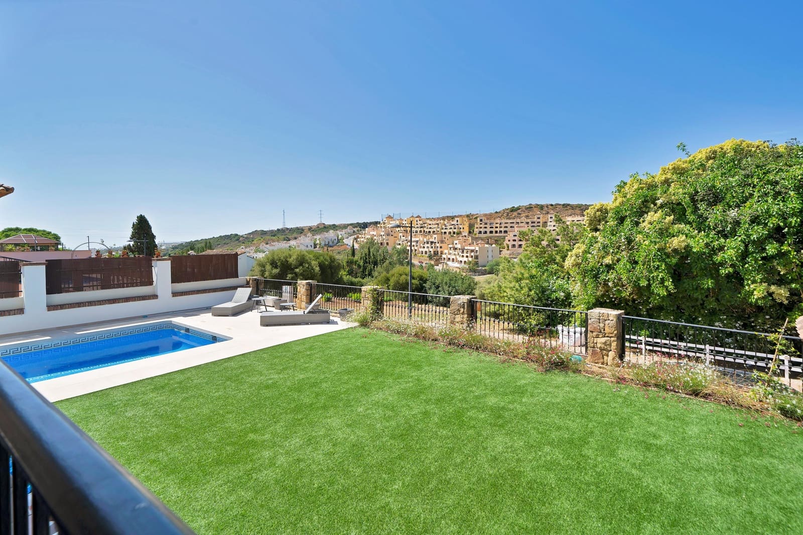 3 bedroom Villa for rent in Estepona with pool garage - € 5,000 (Ref: 10094560)