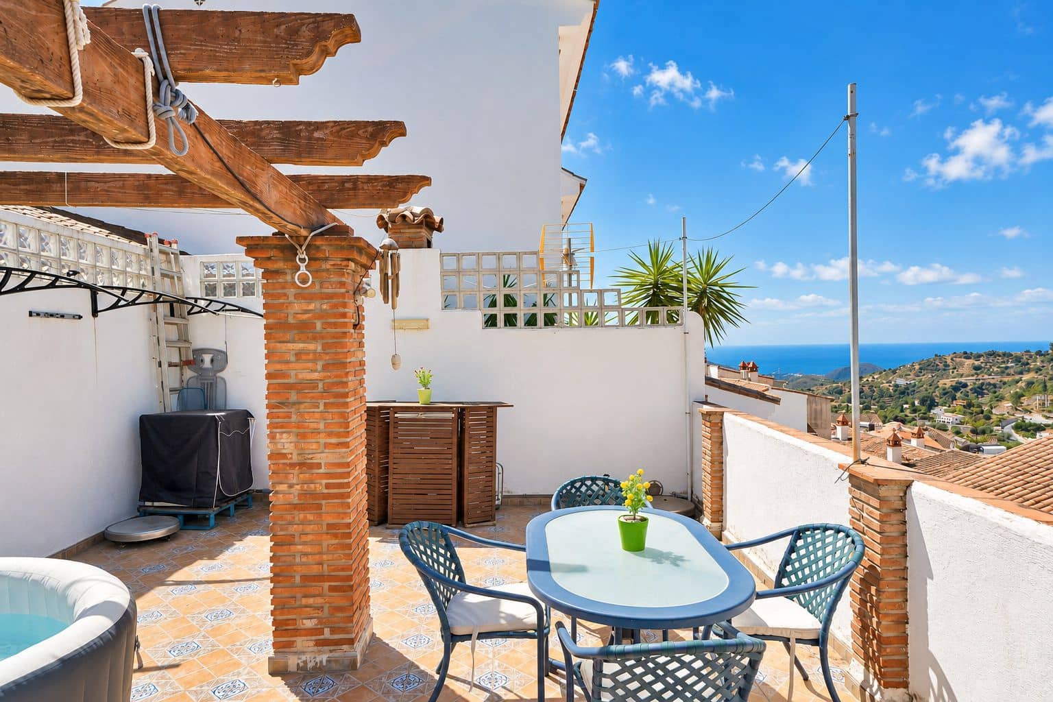 Adosado de 6 habitaciones en Ojen en venta con garaje - 630.000 € (Ref: 10098357)