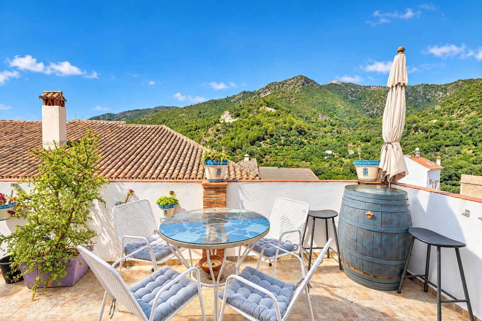 Adosado de 6 habitaciones en Ojen en venta con garaje - 630.000 € (Ref: 10098357)
