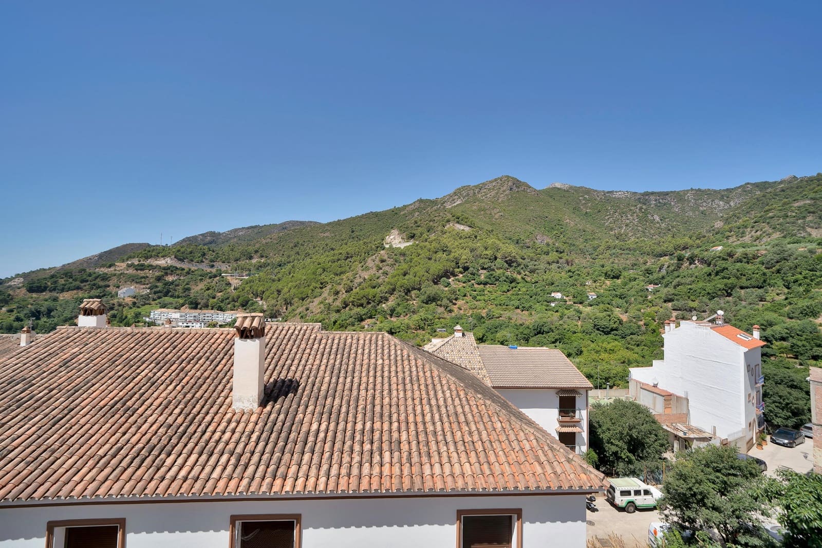 Adosado de 6 habitaciones en Ojen en venta con garaje - 630.000 € (Ref: 10098357)