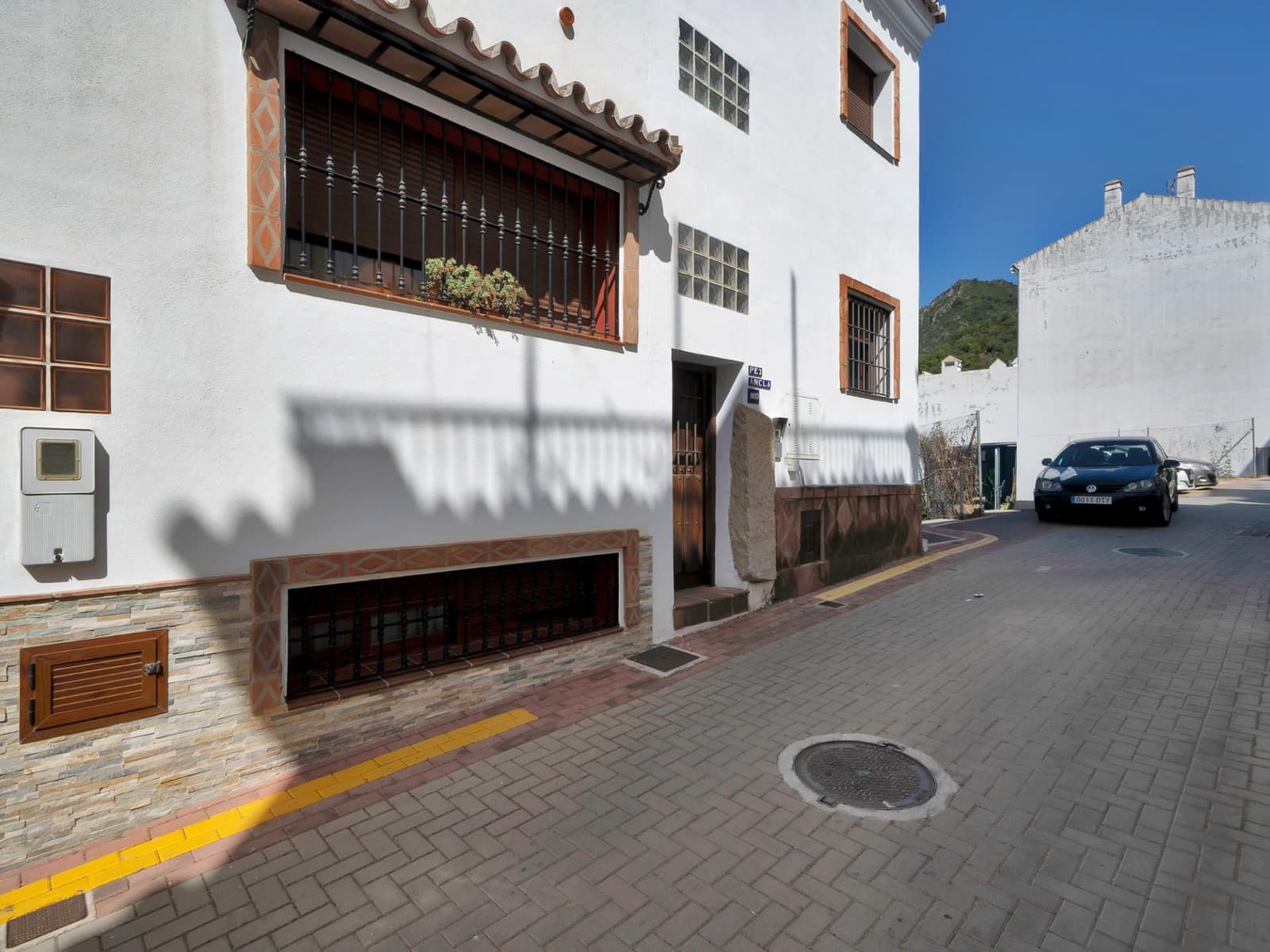 Adosado de 6 habitaciones en Ojen en venta con garaje - 630.000 € (Ref: 10098357)