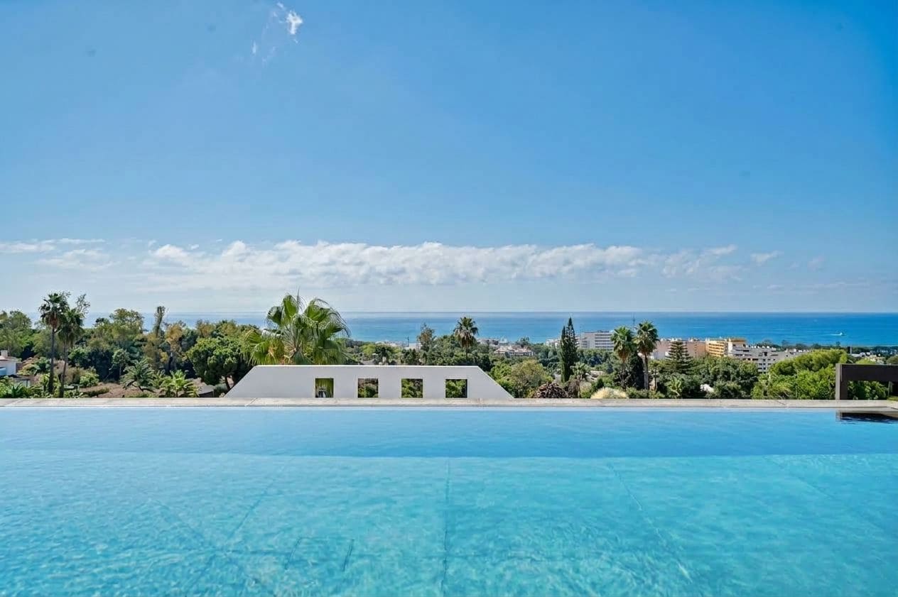 3 bedroom Flat for sale in Marbella with pool garage - € 2,190,000 (Ref: 10109657)