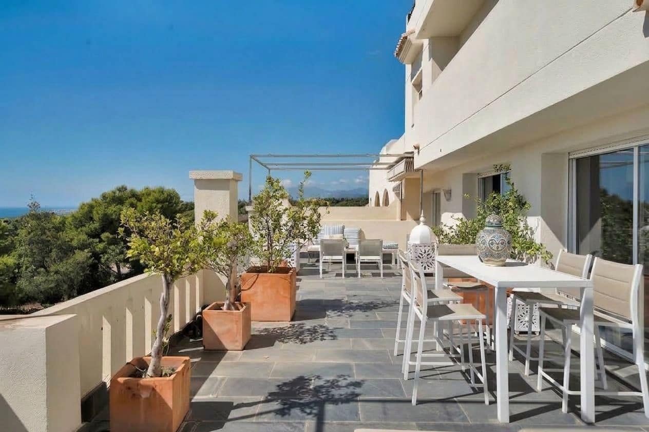 3 bedroom Flat for sale in Marbella with pool garage - € 2,190,000 (Ref: 10109657)