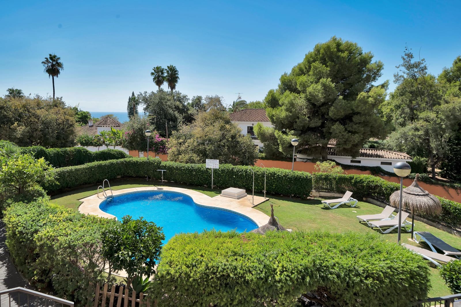 3 bedroom Flat for sale in Marbella with pool garage - € 2,190,000 (Ref: 10109657)
