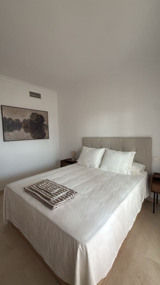 2 bedroom Apartment for rent in Nueva Andalucia with pool garage - € 2,500 (Ref: 10109658)
