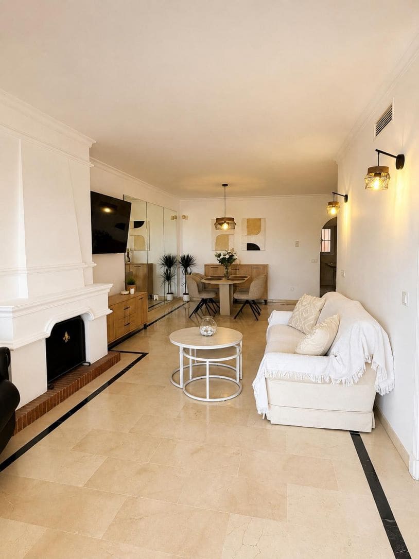 2 bedroom Apartment for rent in Nueva Andalucia with pool garage - € 2,500 (Ref: 10109658)