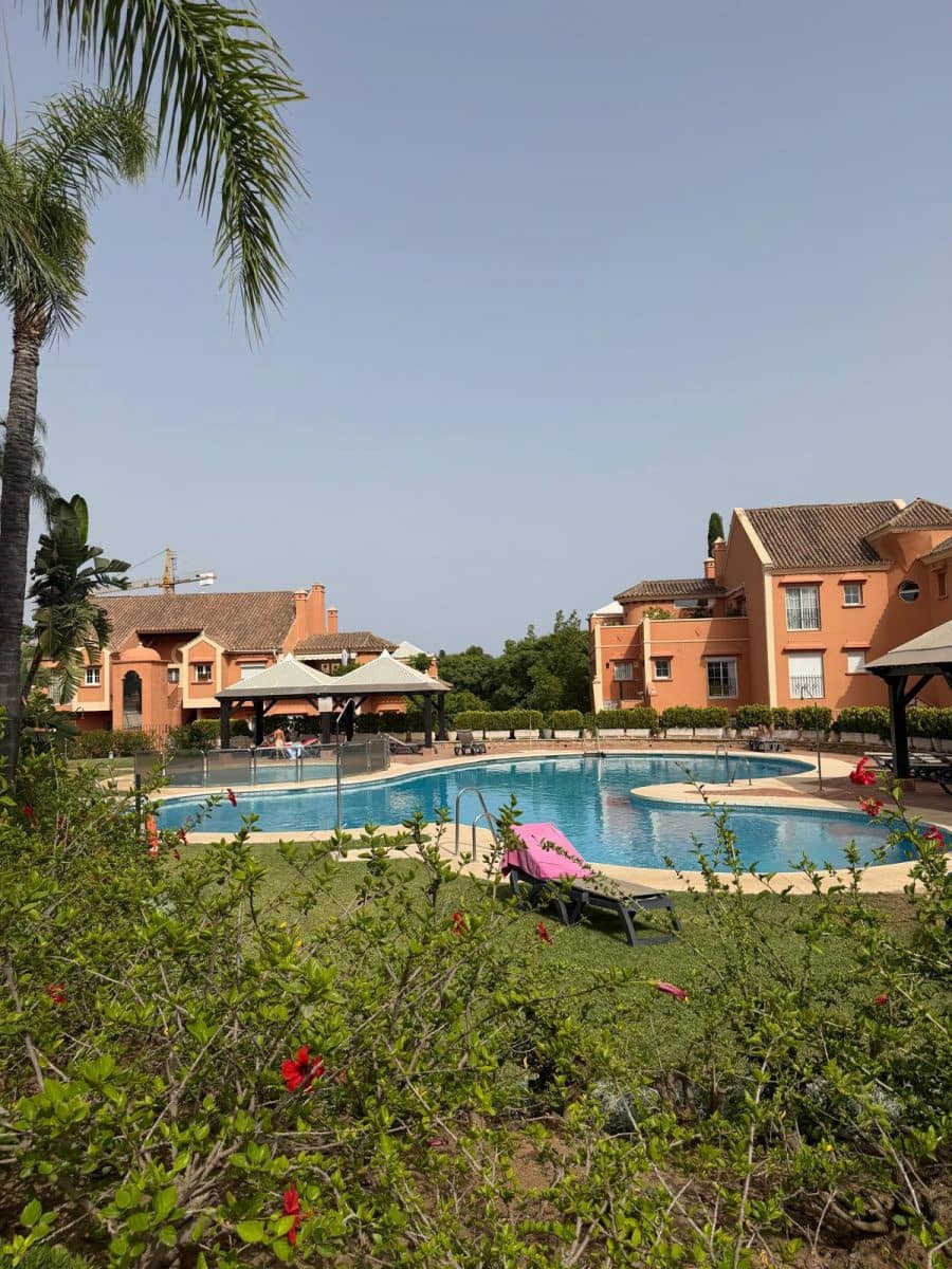 2 bedroom Apartment for rent in Nueva Andalucia with pool garage - € 2,500 (Ref: 10109658)