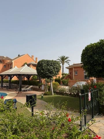 Appartement de 2 chambres à louer à Nueva Andalucia, Marbella avec piscine garage - 2 500 € (Ref: 10109658)