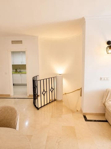 2 quarto Apartamento para arrendar em Nueva Andalucia, Marbella com piscina garagem - 2 500 € (Ref: 10109658)