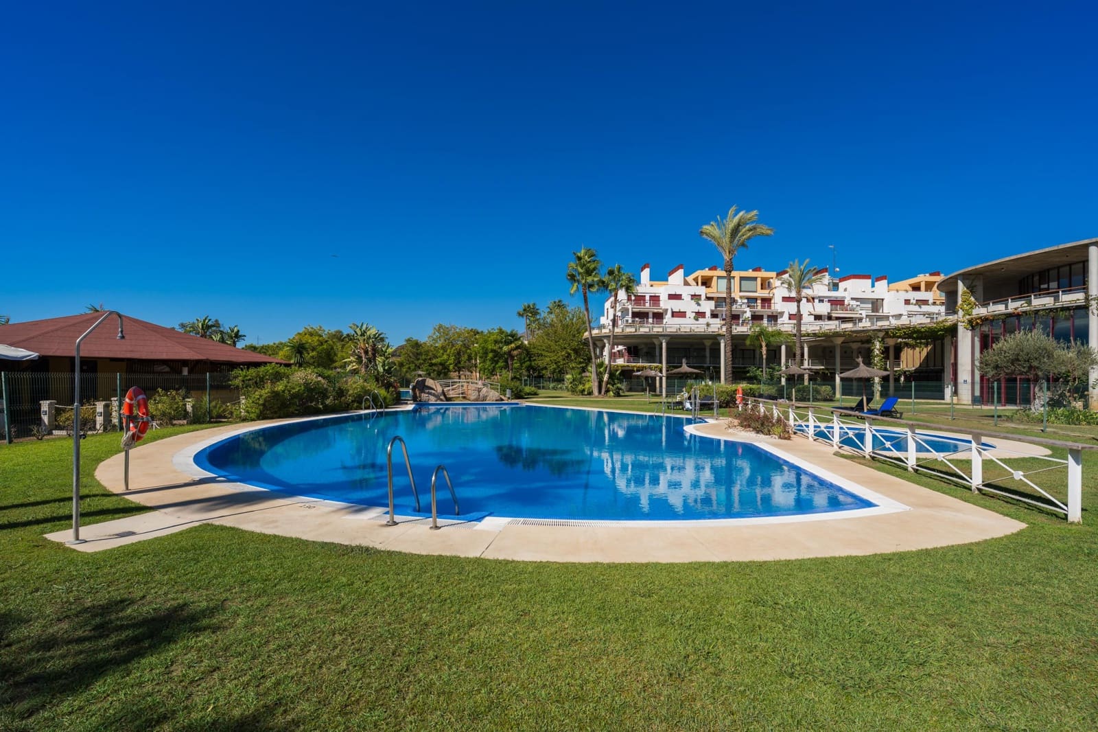 3 sovrum Lägenhet till salu i Los Flamingos med pool garage - 399 000 € (Ref: 10120141)