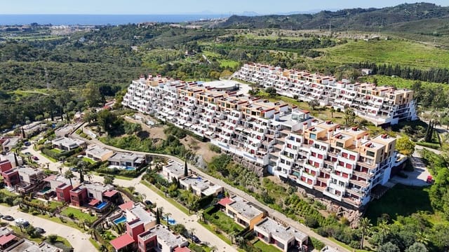 Apartamento de 3 habitaciones en Los Flamingos, Benahavís en venta con piscina garaje - 399.000 € (Ref: 10120141)