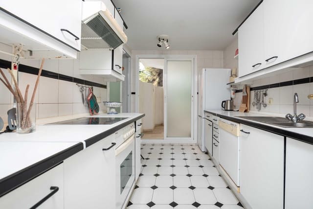 3 quarto Apartamento para venda em Río Real, Marbella com piscina garagem - 675 000 € (Ref: 10136014)