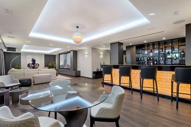 4 soveværelse Villa til salg i La Cala Golf - Lagar Martell, Mijas med swimmingpool garage - € 3.750.000 (Ref: 10142579)