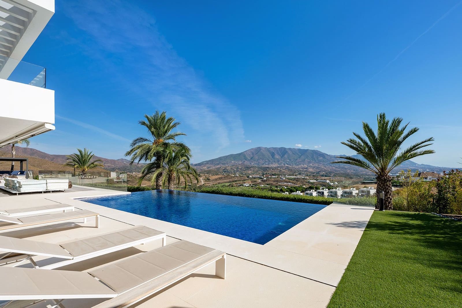 4 soveværelse Villa til salg i Mijas med swimmingpool garage - € 3.750.000 (Ref: 10142579)