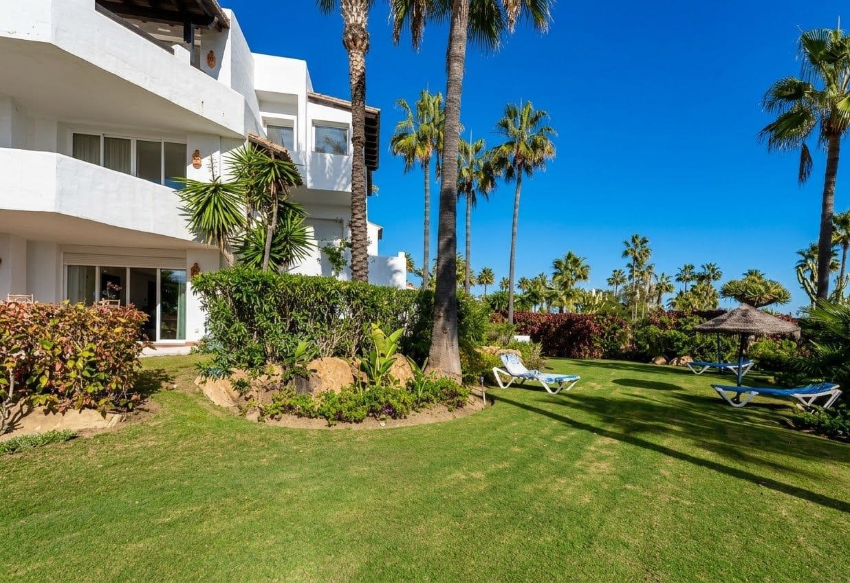 3 soverom Leilighet til leie i Estepona med svømmebasseng garasje - € 4 900 (Ref: 10157862)