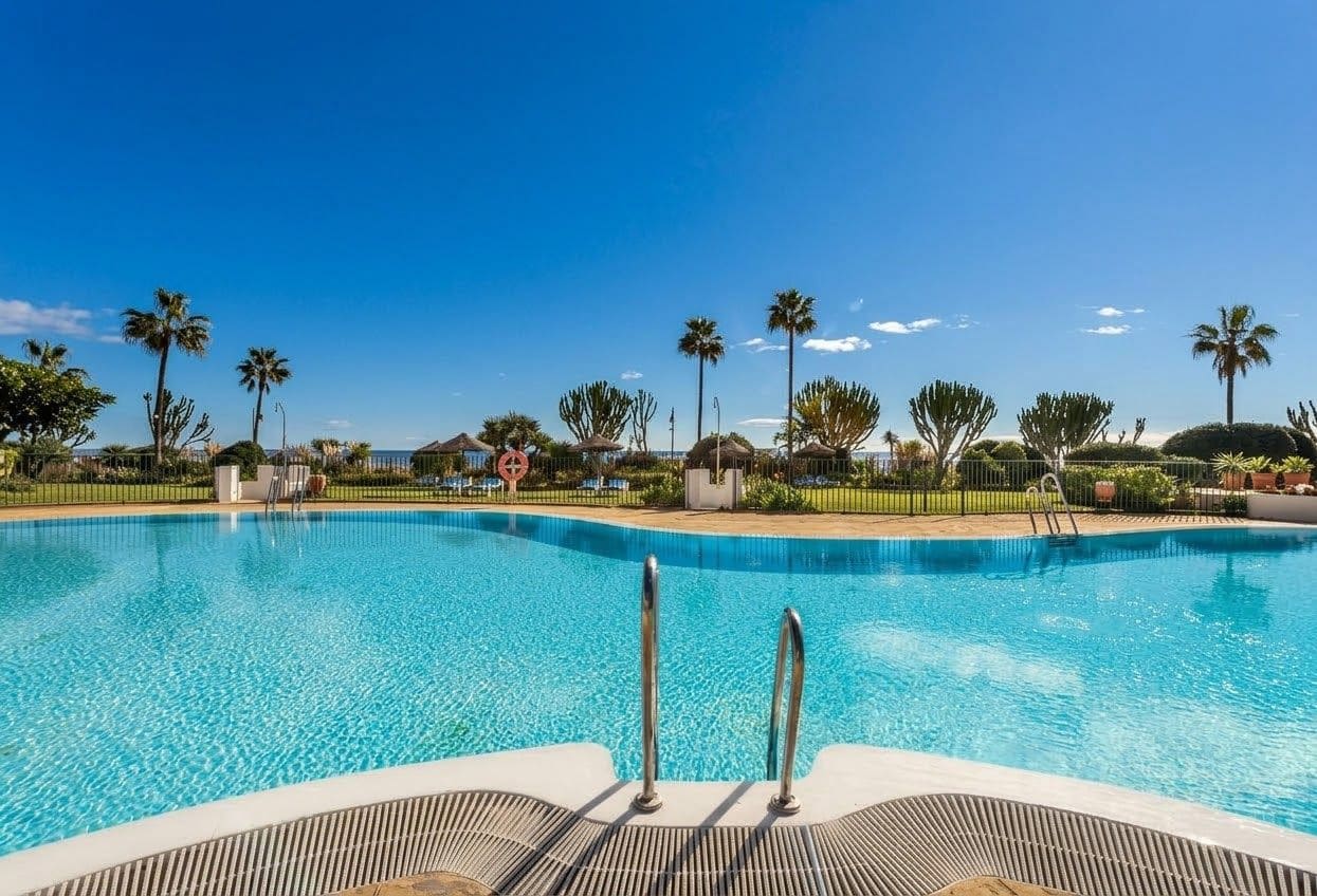 3 soverom Leilighet til leie i Estepona med svømmebasseng garasje - € 4 900 (Ref: 10157862)