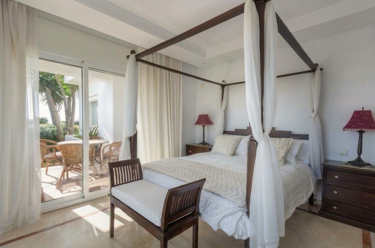 3 soverom Leilighet til leie i Estepona med svømmebasseng garasje - € 4 900 (Ref: 10157862)
