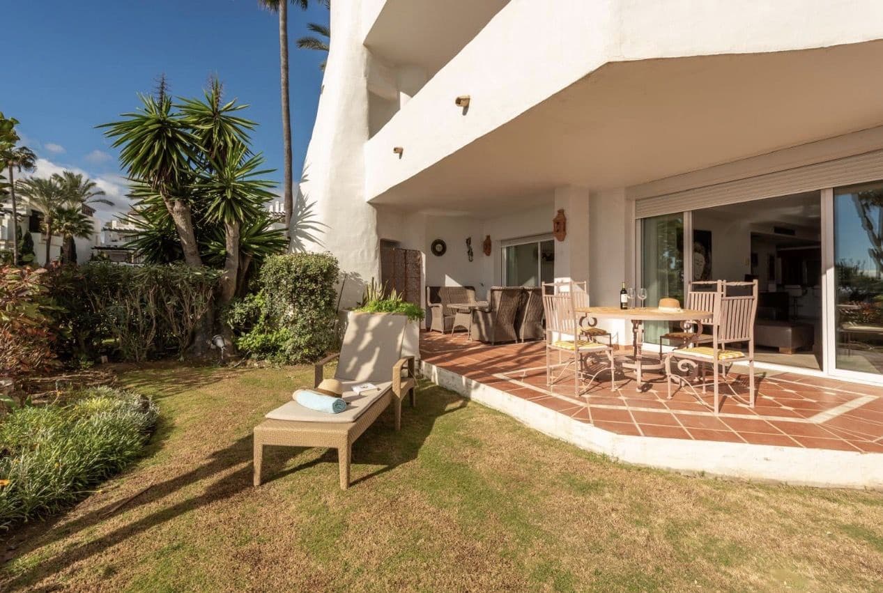 3 soverom Leilighet til leie i Estepona med svømmebasseng garasje - € 4 900 (Ref: 10157862)
