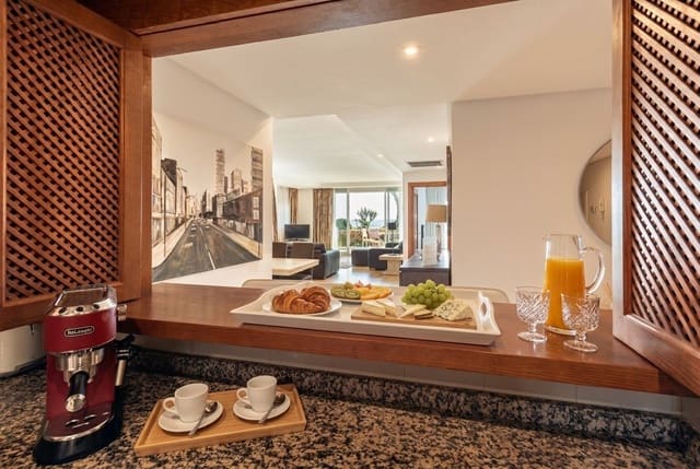 3 bedroom Apartment for rent in Estepona with pool garage - € 4,900 (Ref: 10157862)