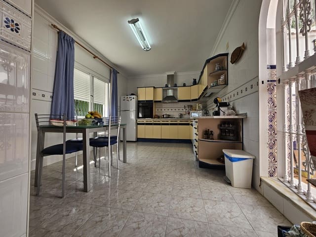 4 sypialnia Willa na sprzedaż w Casarabonela z basenem garażem - 420 000 € (Ref: 10159628)