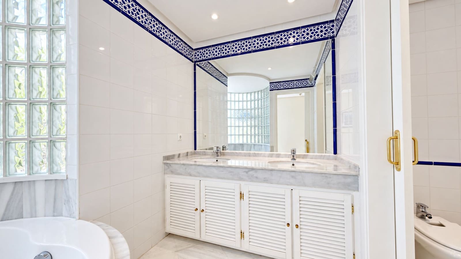 2 slaapkamer Appartement te koop in La Mairena met zwembad garage - € 319.000 (Ref: 10159629)