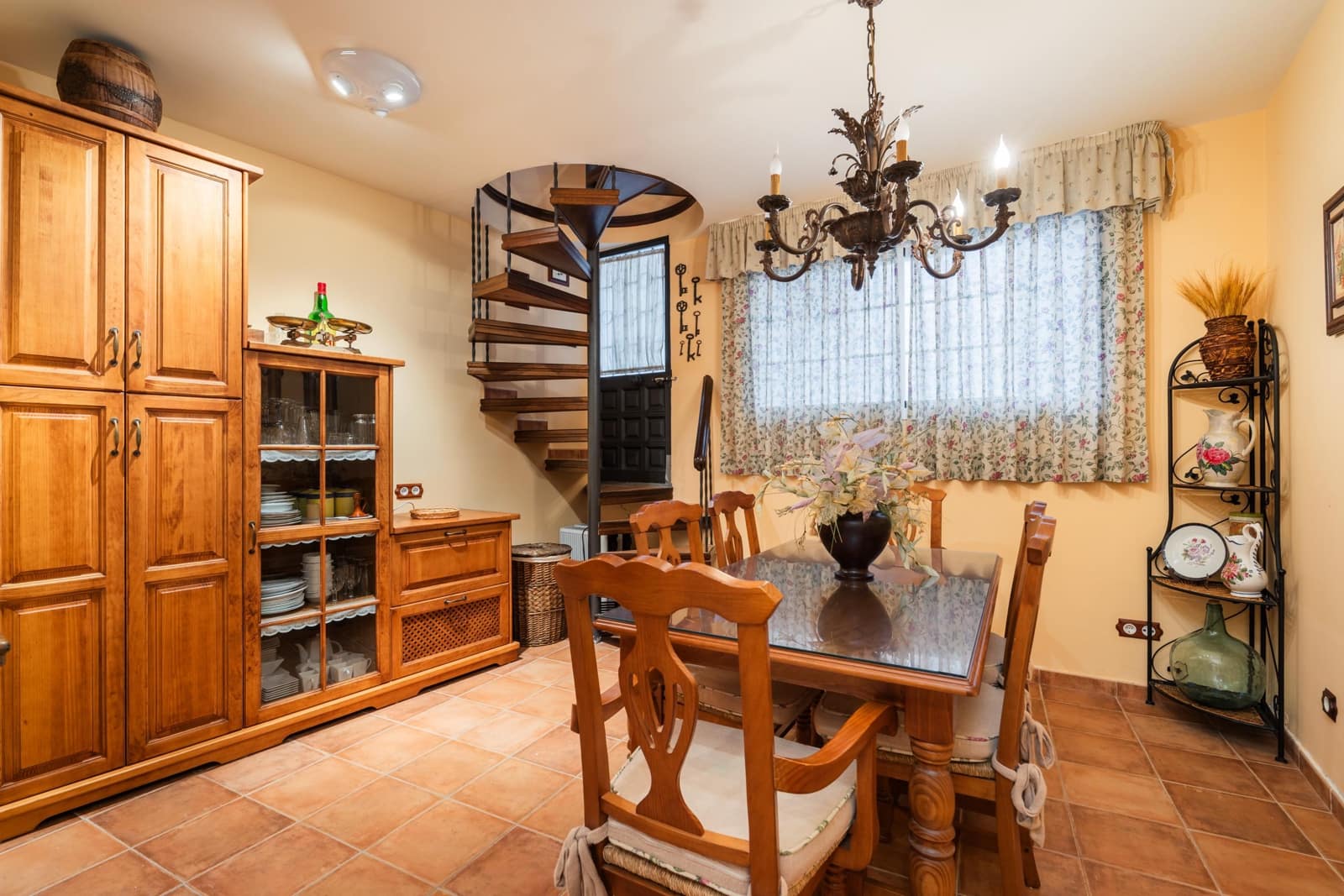 4 slaapkamer Rijtjeshuis te koop in Istan - € 330.000 (Ref: 10161755)