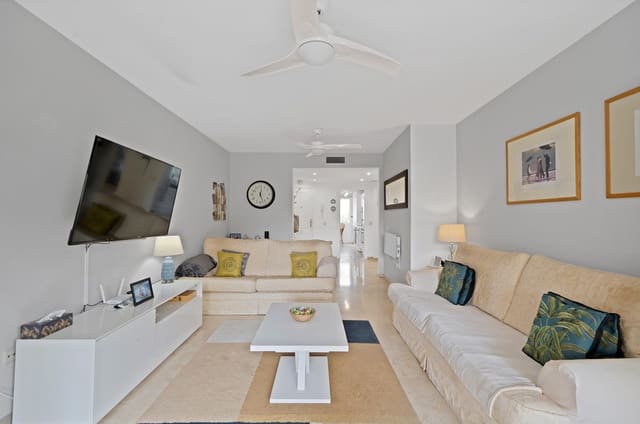2 soveværelse Lejlighed til salg i Nueva Atalaya, Estepona med swimmingpool - € 395.000 (Ref: 10161756)