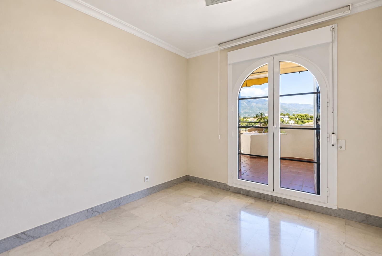 2 slaapkamer Appartement te koop in Nueva Andalucia met zwembad garage - € 500.000 (Ref: 10173875)