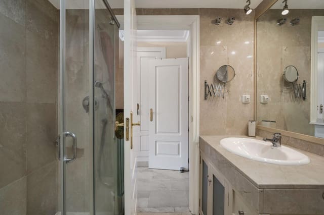 2 slaapkamer Appartement te koop in Nueva Andalucia, Marbella met zwembad garage - € 500.000 (Ref: 10173875)