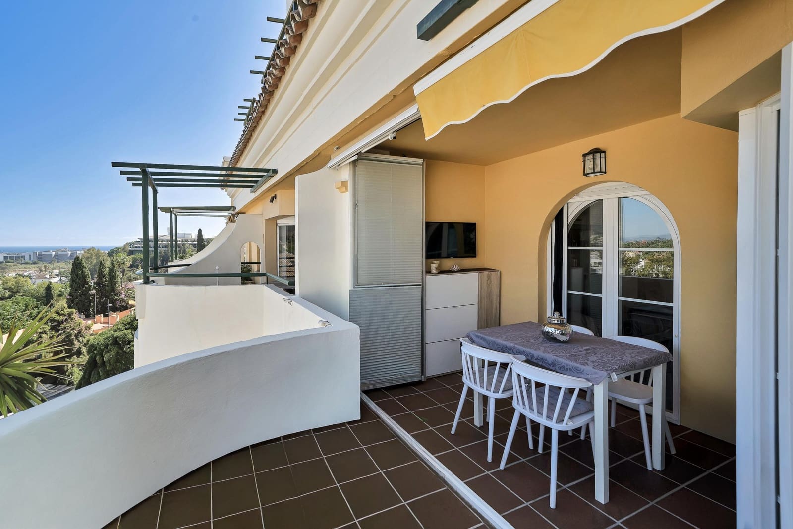 2 slaapkamer Appartement te koop in Nueva Andalucia met zwembad garage - € 500.000 (Ref: 10173875)