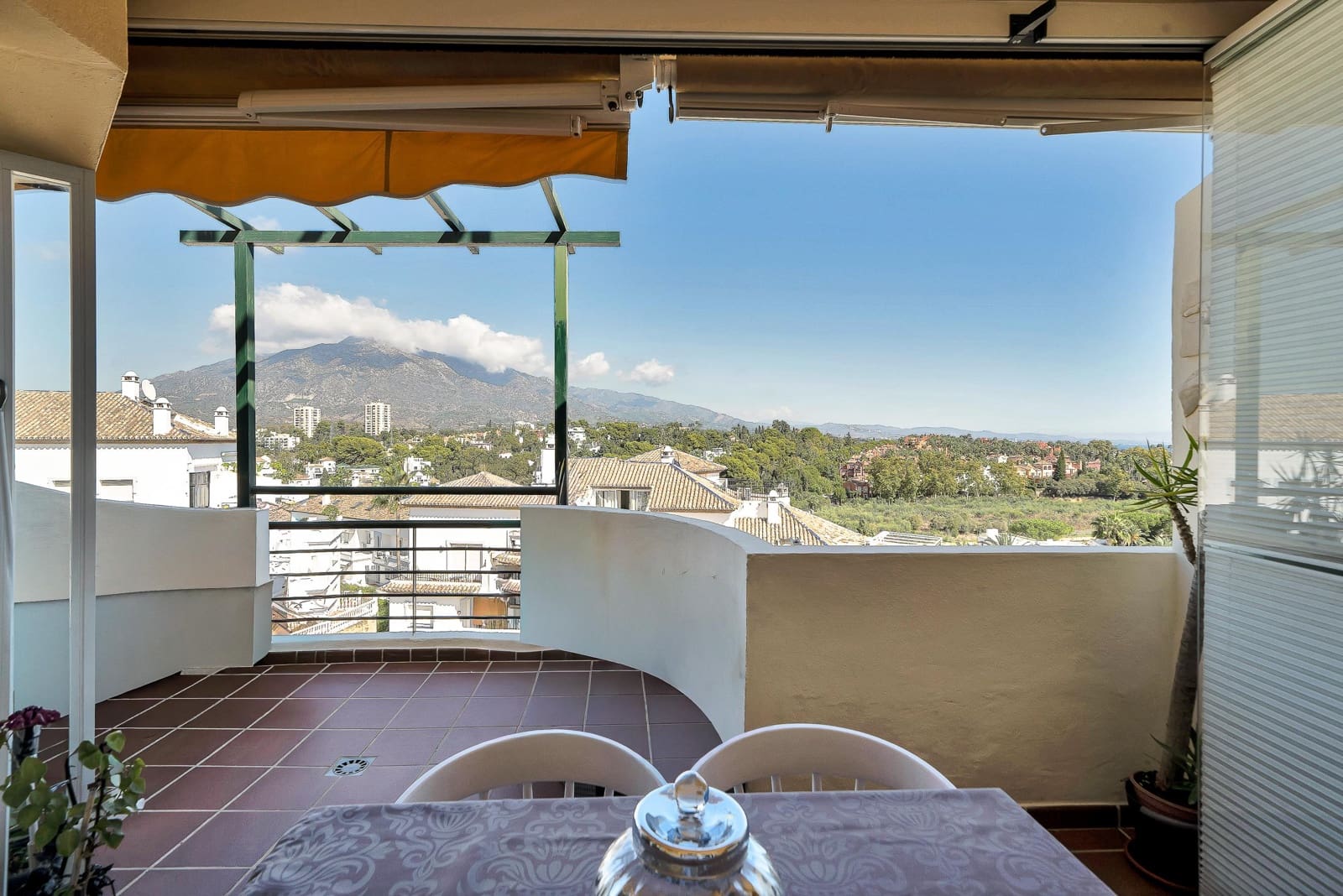2 slaapkamer Appartement te koop in Nueva Andalucia met zwembad garage - € 500.000 (Ref: 10173875)