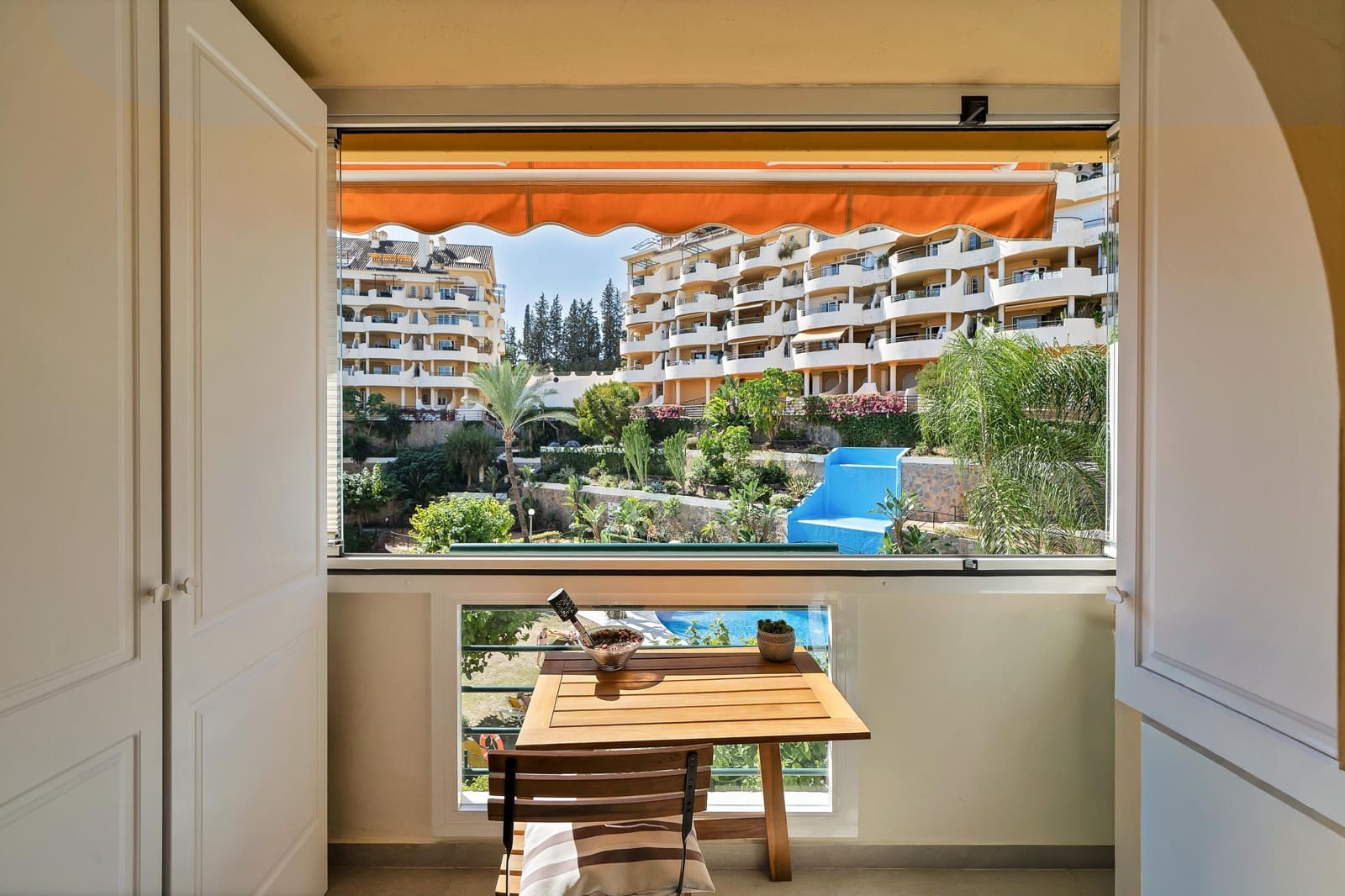 2 slaapkamer Appartement te koop in Nueva Andalucia met zwembad garage - € 500.000 (Ref: 10173875)