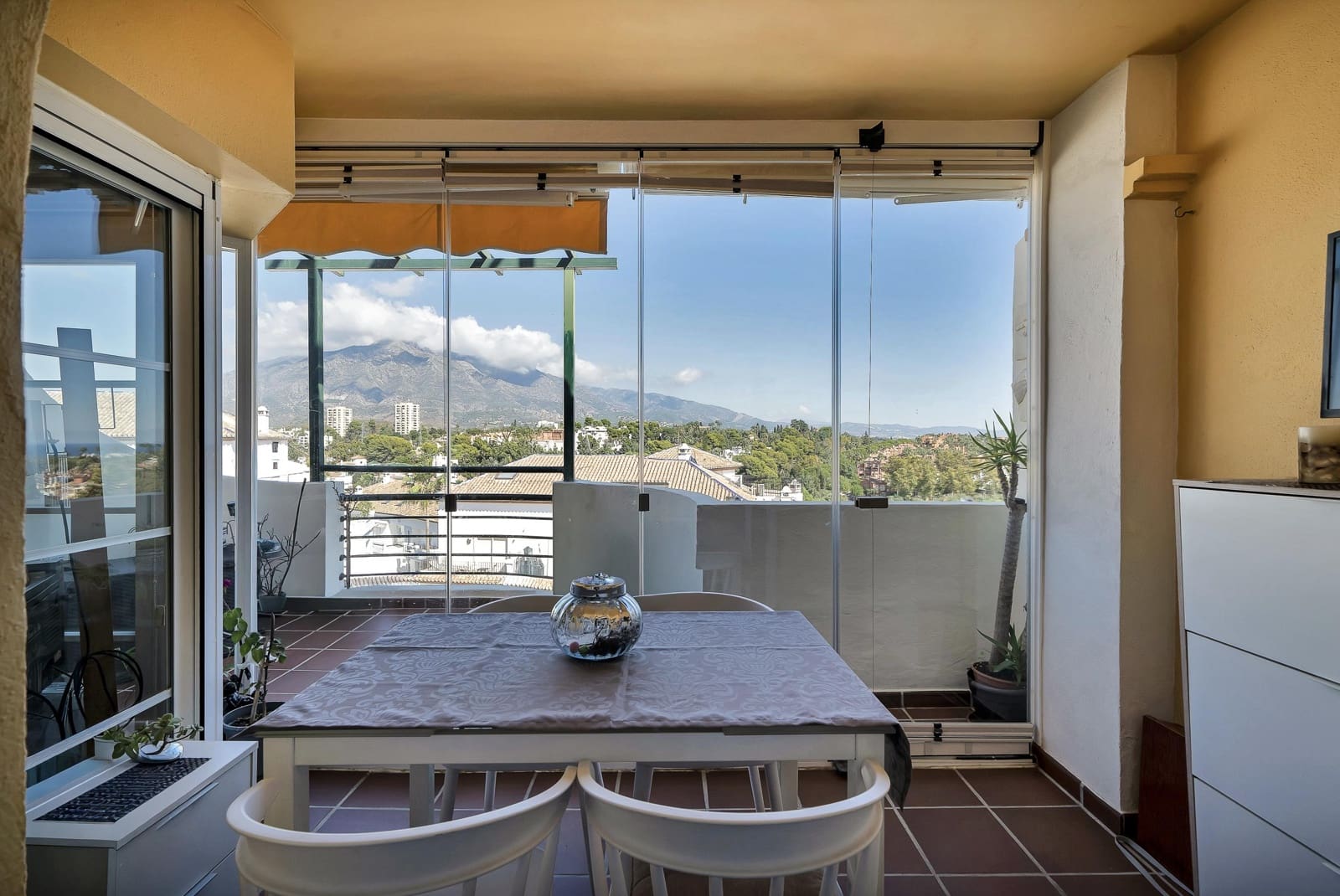 2 slaapkamer Appartement te koop in Nueva Andalucia met zwembad garage - € 500.000 (Ref: 10173875)