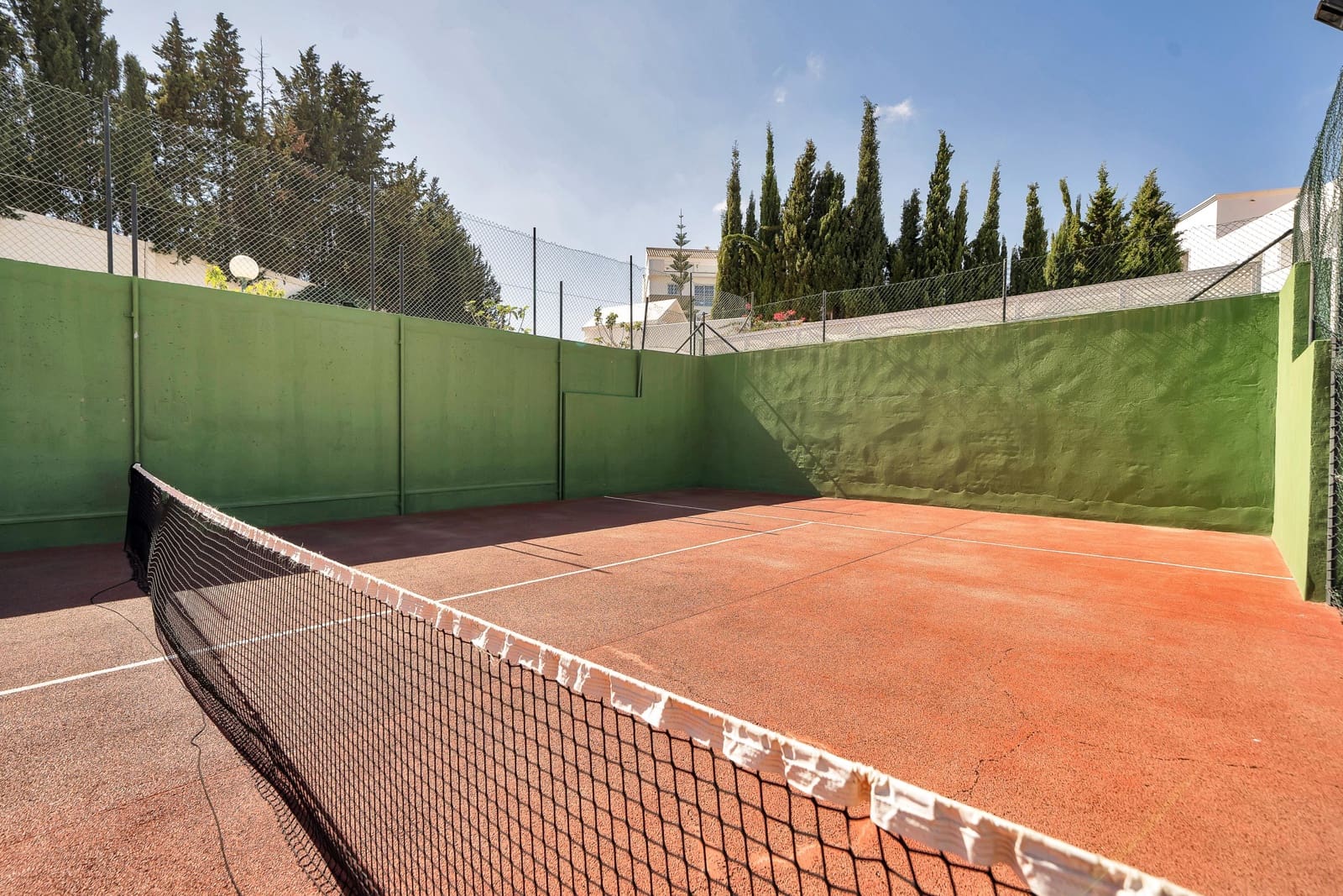 2 slaapkamer Appartement te koop in Nueva Andalucia met zwembad garage - € 500.000 (Ref: 10173875)