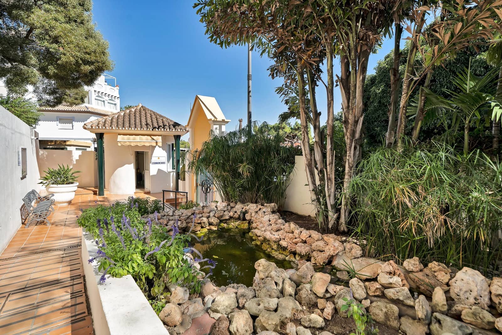 2 slaapkamer Appartement te koop in Nueva Andalucia met zwembad garage - € 500.000 (Ref: 10173875)