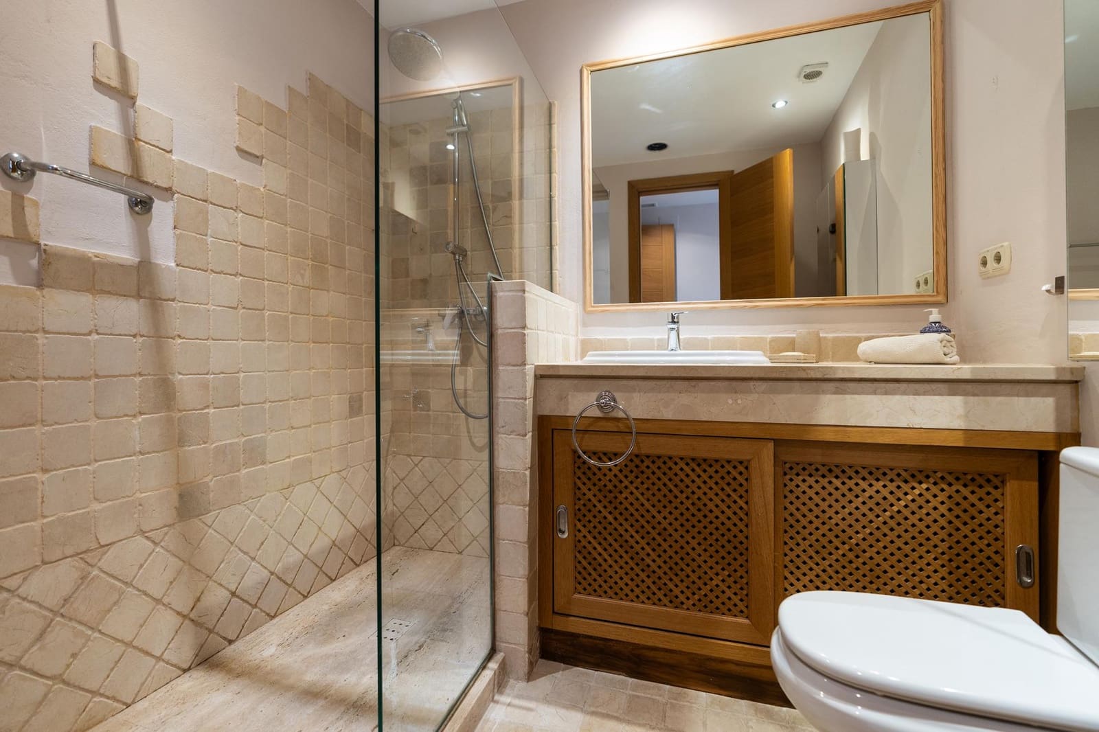 2 sovrum Lägenhet att hyra i Marbella med pool - 1 800 € (Ref: 8344975)