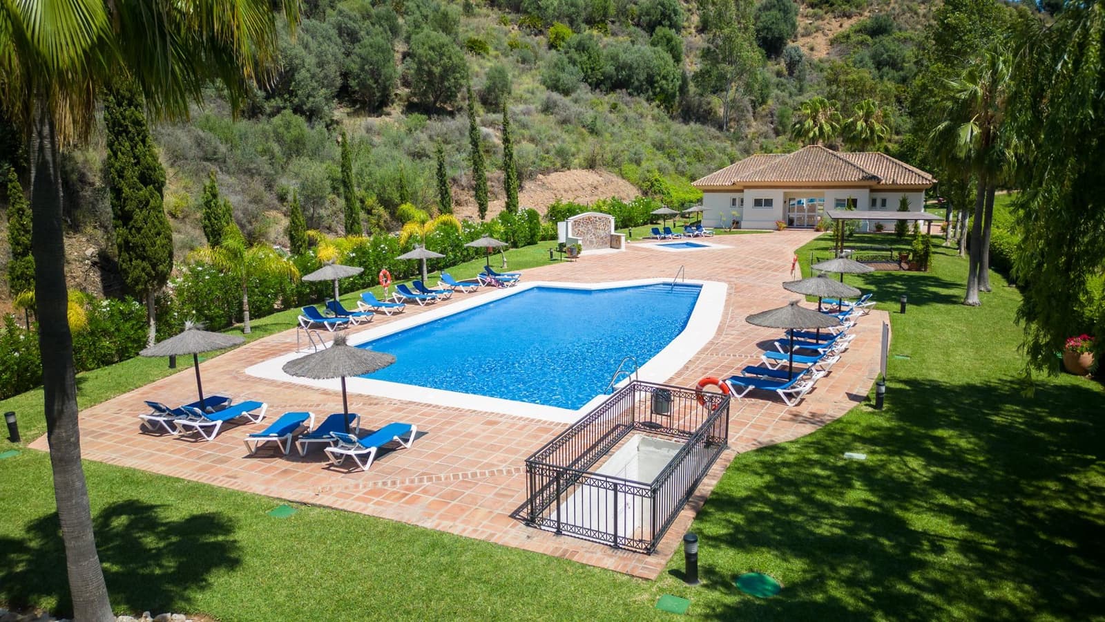 2 sovrum Lägenhet att hyra i Marbella med pool - 1 800 € (Ref: 8344975)